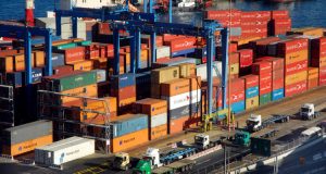 Camport advierte que restricciones de Fiestas Patrias impactan logística, transporte de carga y competitividad en Chile